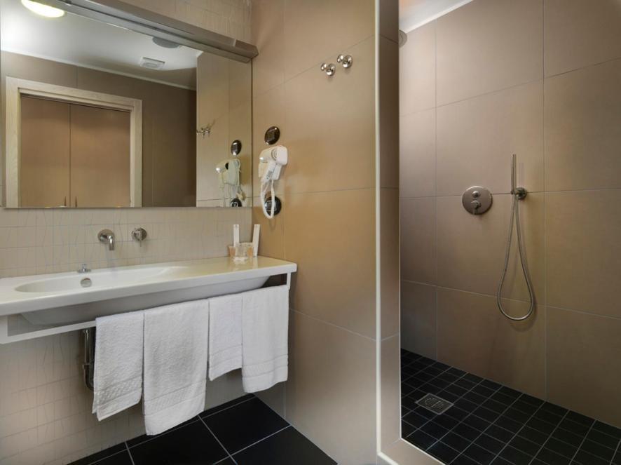 Blu9 Hotel Novedrate Kamer foto
