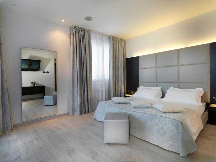 Blu9 Hotel Novedrate Buitenkant foto