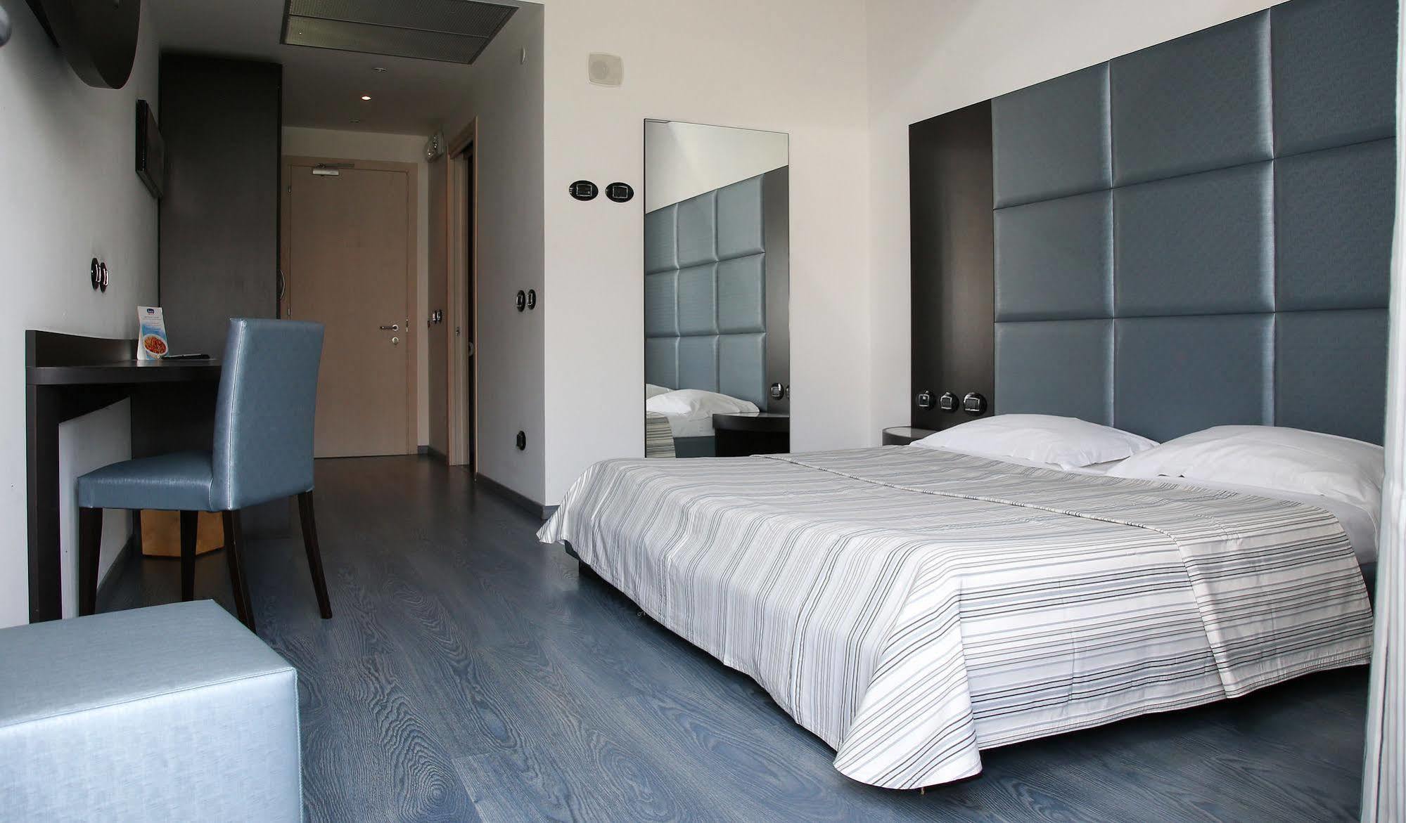 Blu9 Hotel Novedrate Buitenkant foto